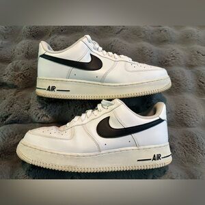 Nike White and Black Sneakers Classic Style